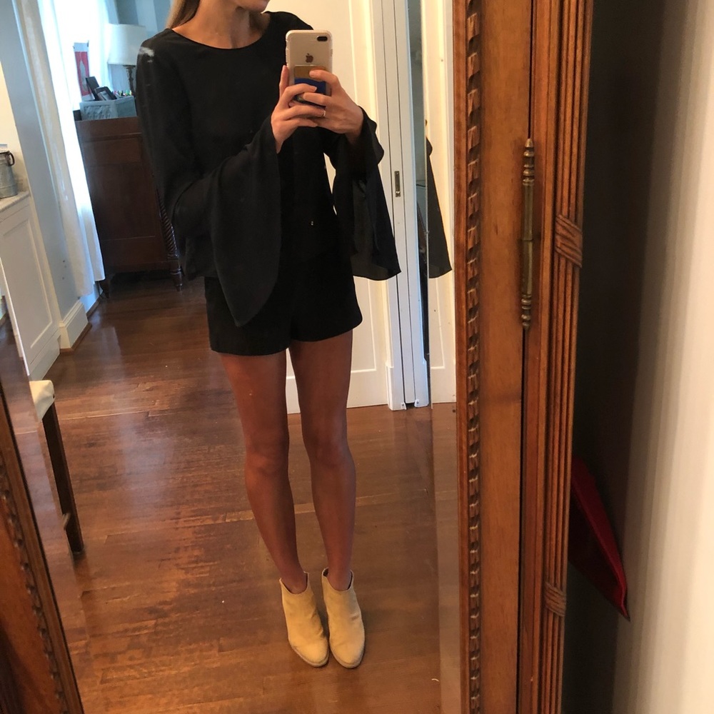 Zara gorgeous bell sleeve blouse (RARE)